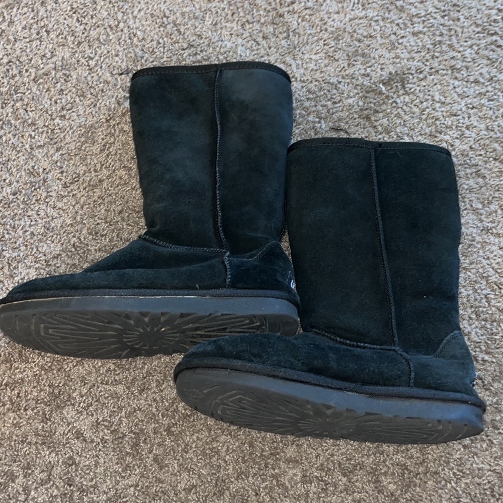 Black Ugg boots